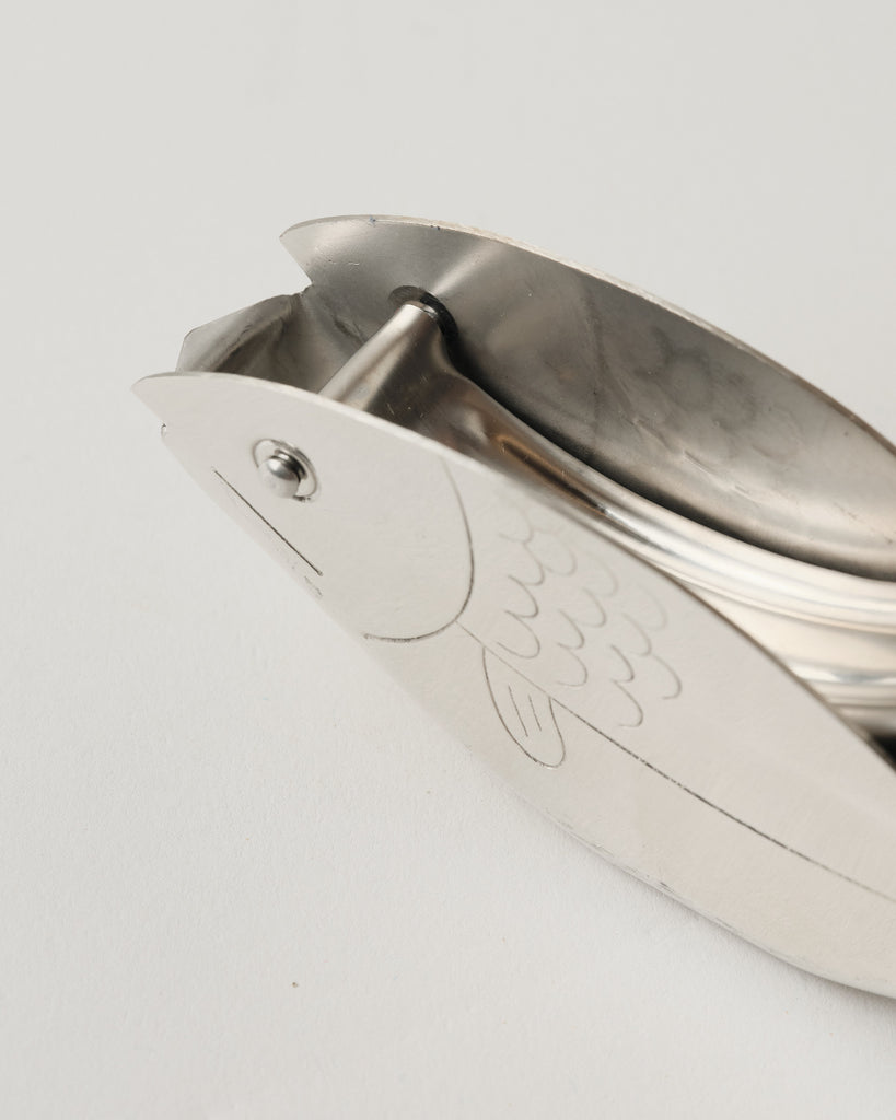 Fish lemon squeezer for table setting