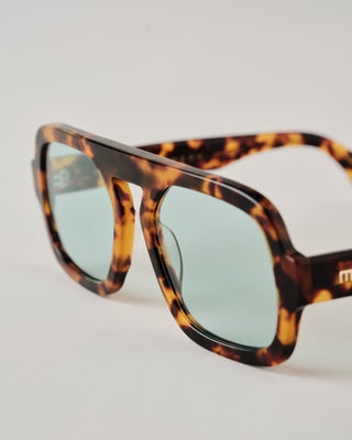 Jane in Brown Tortoise sunglasses