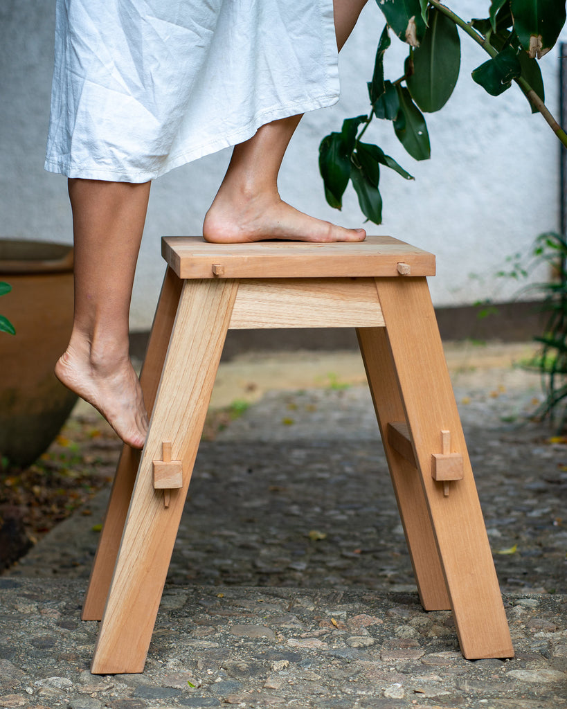 Banco Escalon Stool